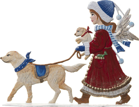 Engel mit Hund im Weihnachtspark